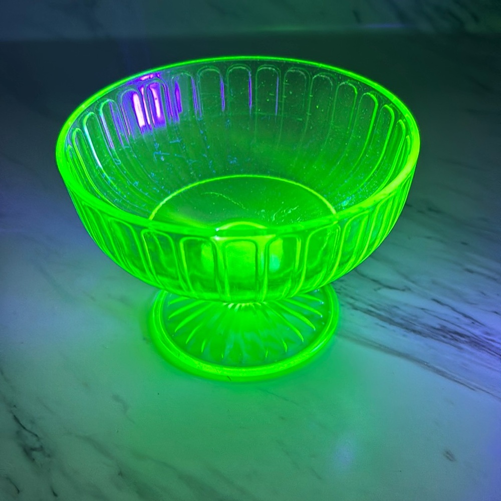 Vintage Hazel atlas green uranium Vaseline glass ribbon footed sherbet cup